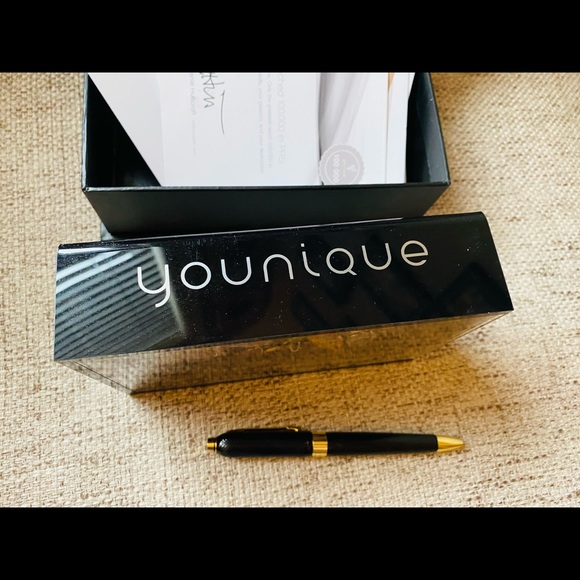 Younique Presenter Pins Awards and Shadowbox Bundle - Picture 6 of 6